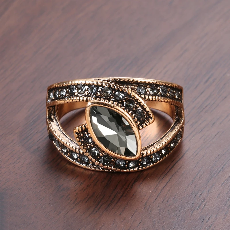 Sleek Crystal Ring in Black