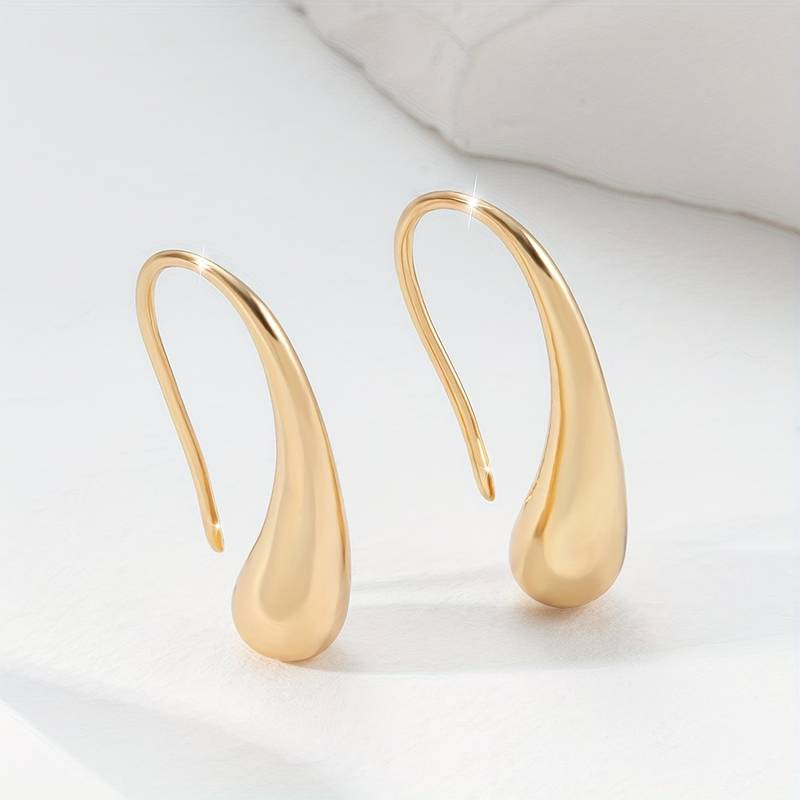 Elegant Vintage Drop Earrings in Gold