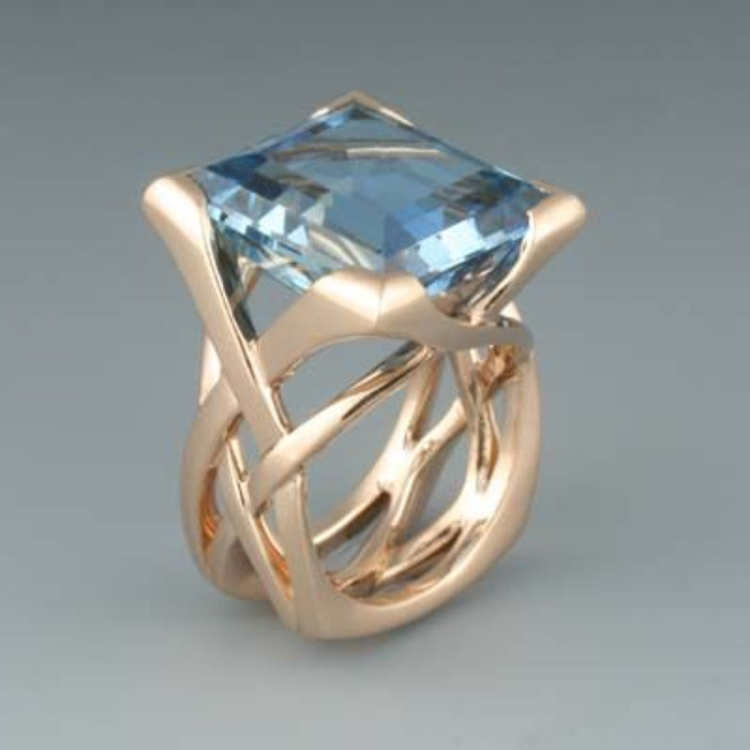 Roes Gold Ring with Vintage Blue Zirconium
