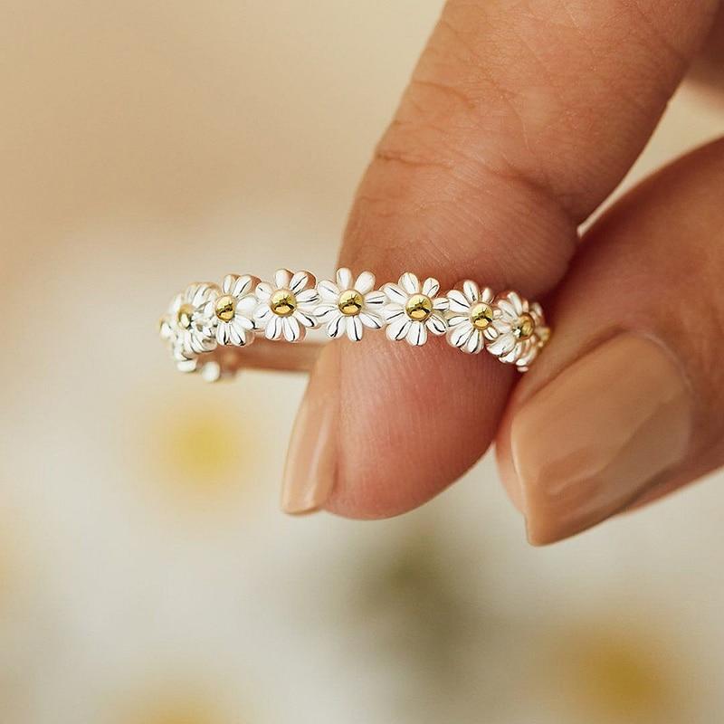Adjustible Silver Ring with Daisy