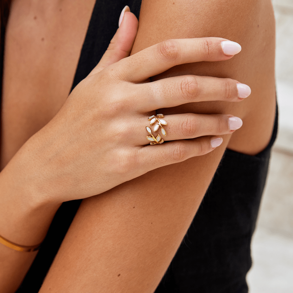 Goden Leaf Ring