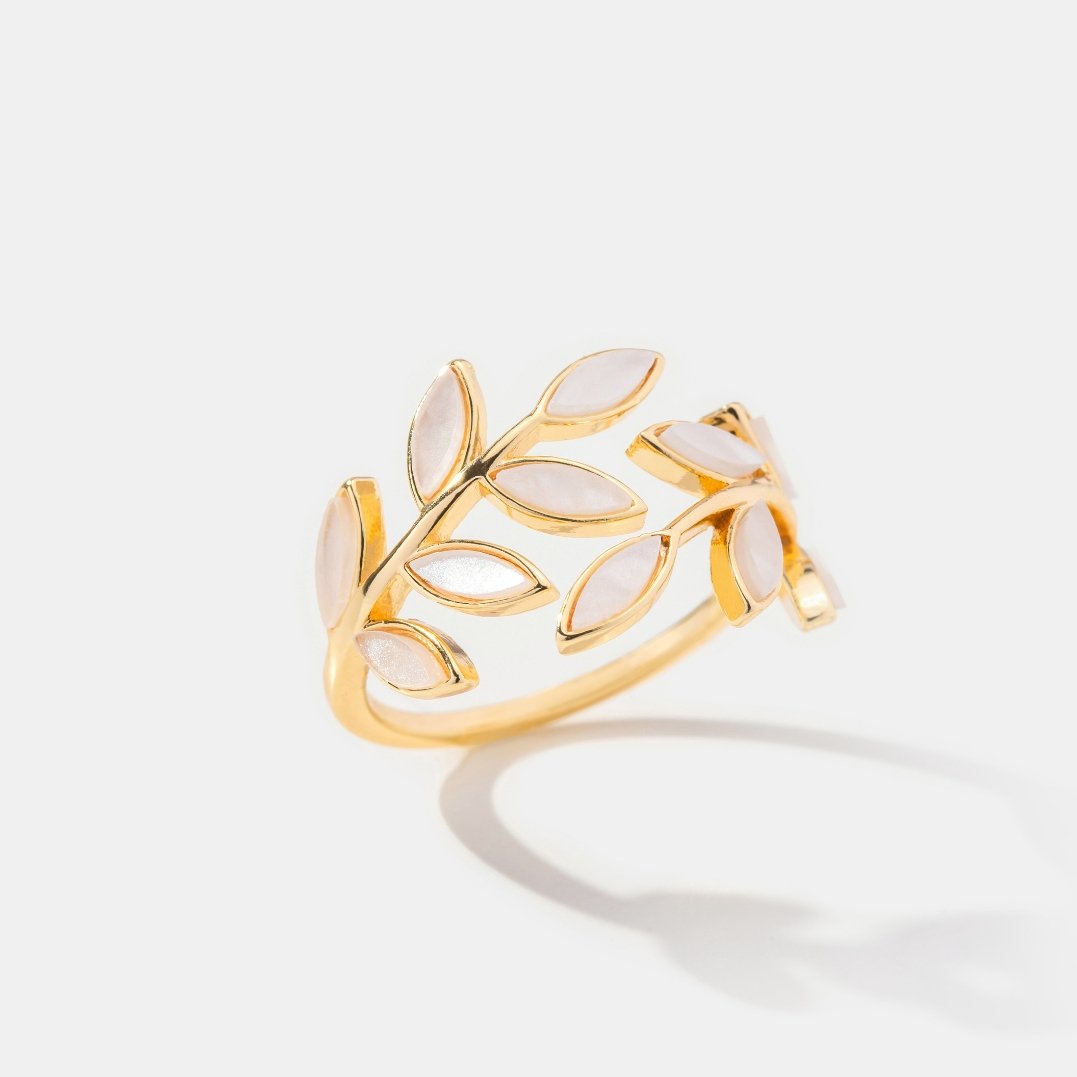 Goden Leaf Ring
