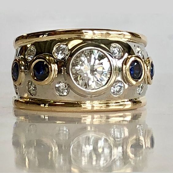 Vintaje Golden Inlaid Zirconia Ring