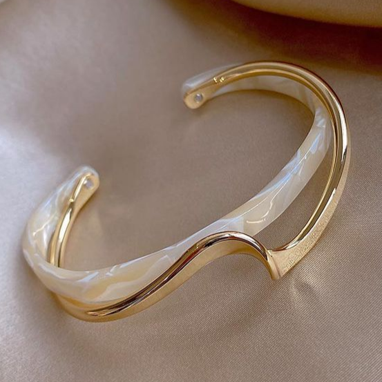 Elegent Gold Bracelet with White Opal